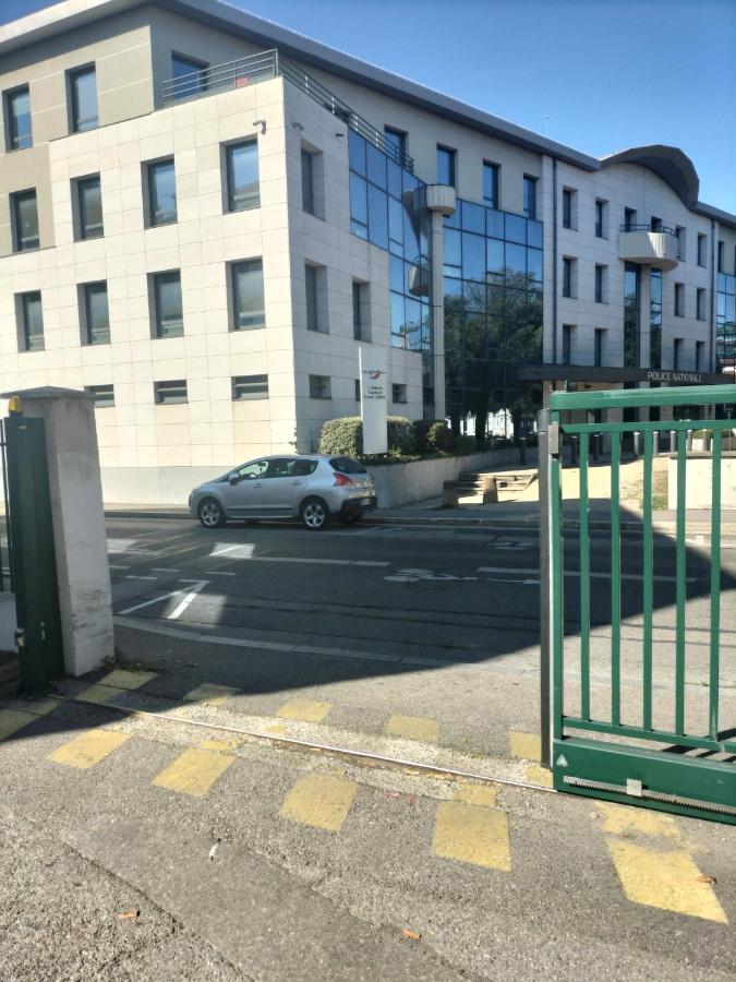 Joli Appartement Proche Metro ليون المظهر الخارجي الصورة